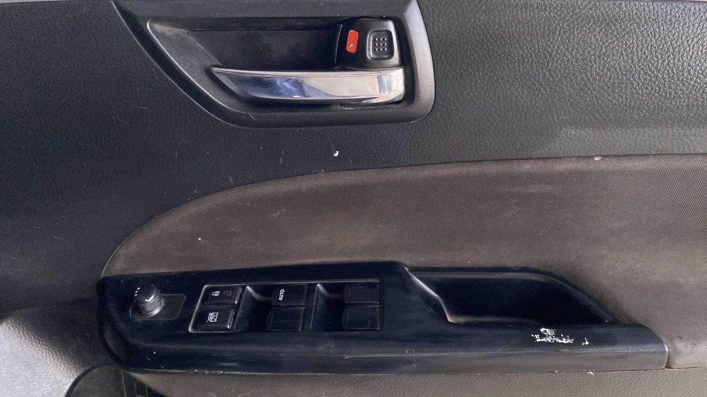 2012 Maruti Swift VXI, Petrol, Manual, 56,132 km, Driver Side Door Panels Control