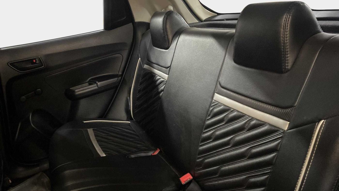 2019 Maruti Swift LXI, Petrol, Manual, 1,06,184 km, Right Side Rear Door Cabin