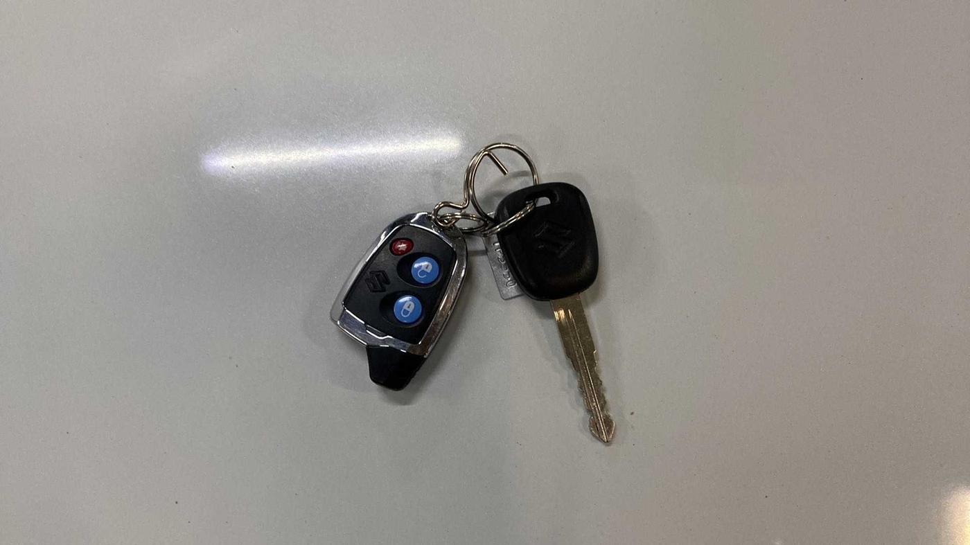 2019 Maruti Swift LXI, Petrol, Manual, 1,06,184 km, Key Close Up