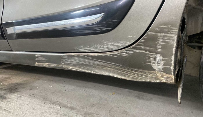 2019 Maruti Swift VXI, Petrol, Manual, 35,130 km, Left running board - Slightly dented
