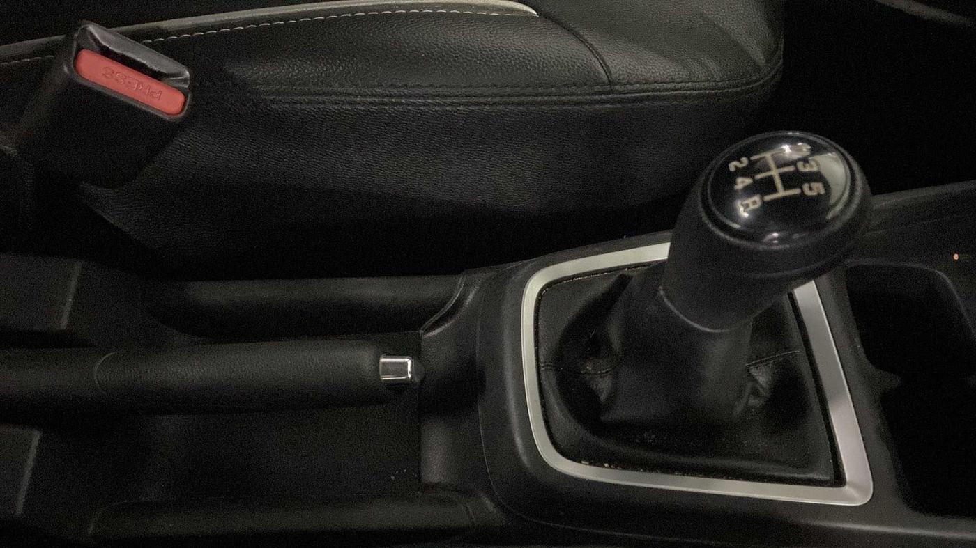 2019 Maruti Swift VXI, Petrol, Manual, 35,130 km, Gear Lever