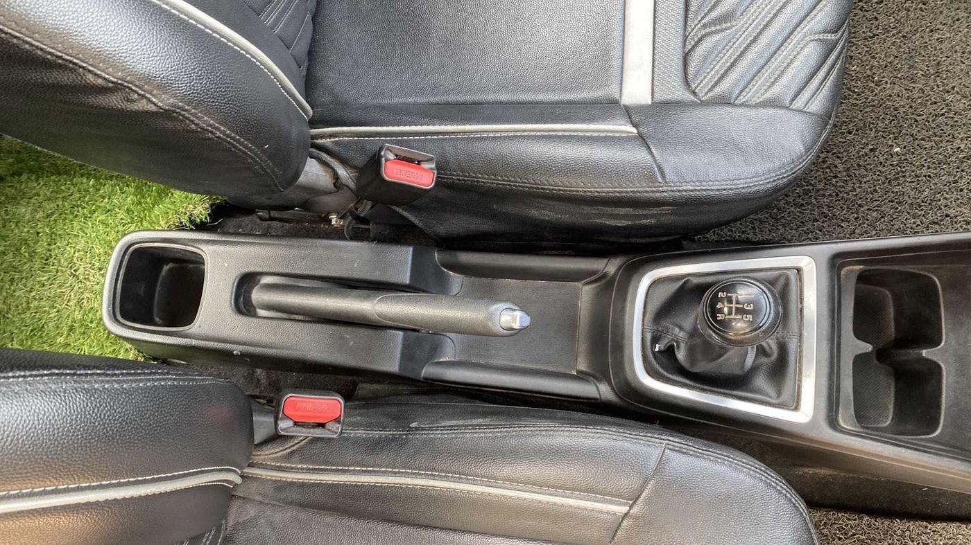 2019 Maruti Swift VXI, Petrol, Manual, 67,872 km, Gear Lever