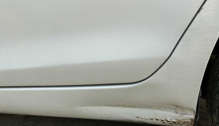 2015 Maruti Swift Dzire ZXI, Petrol, Manual, 94,408 km, Left running board - Slightly dented