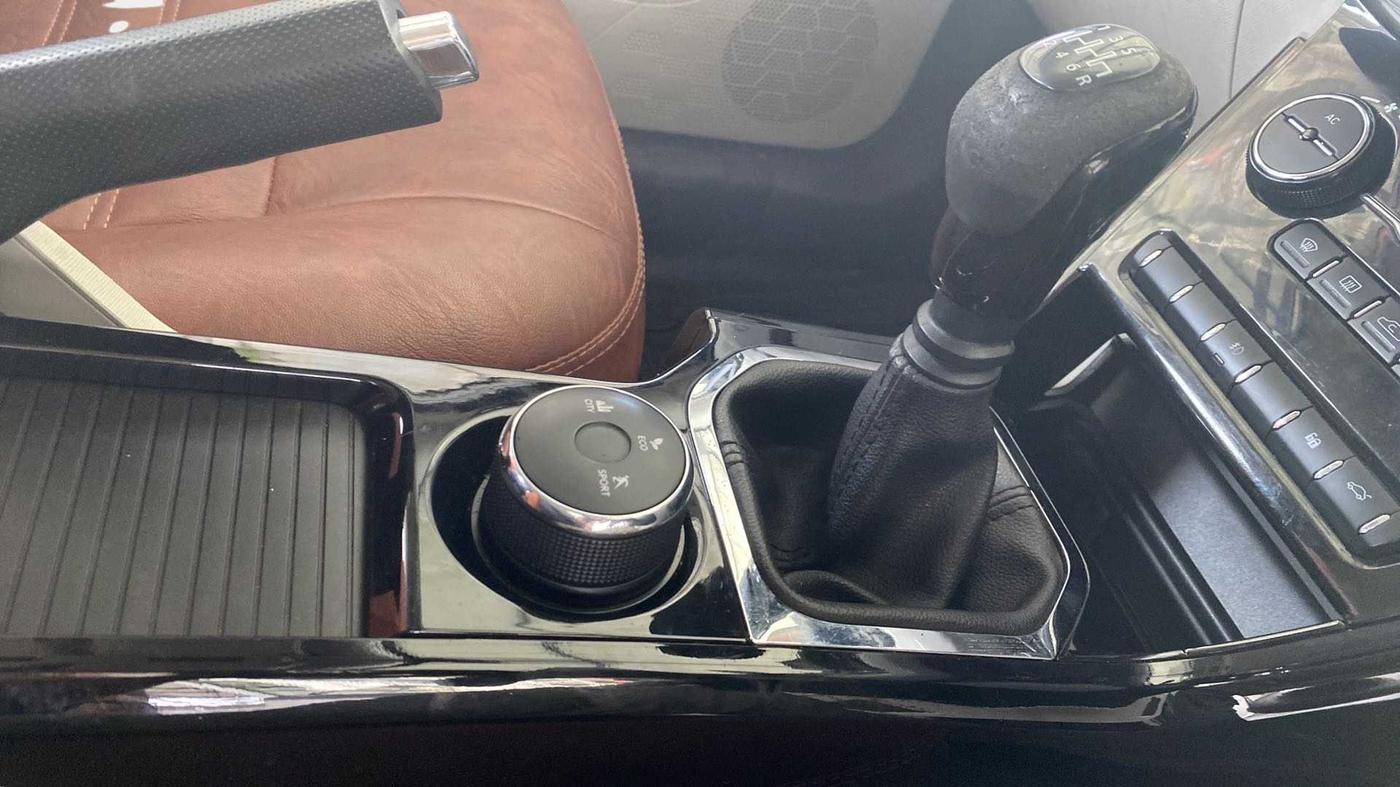 2020 Tata NEXON XZ PLUS PETROL, Petrol, Manual, 76,432 km, Gear Lever