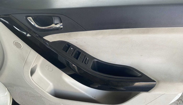 2020 Tata NEXON XZ PLUS PETROL, Petrol, Manual, 76,432 km, Driver Side Door Panels Control
