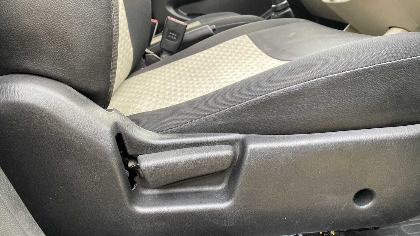 2022 Maruti Alto LXI O, Petrol, Manual, 3,890 km, Driver Side Adjustment Panel