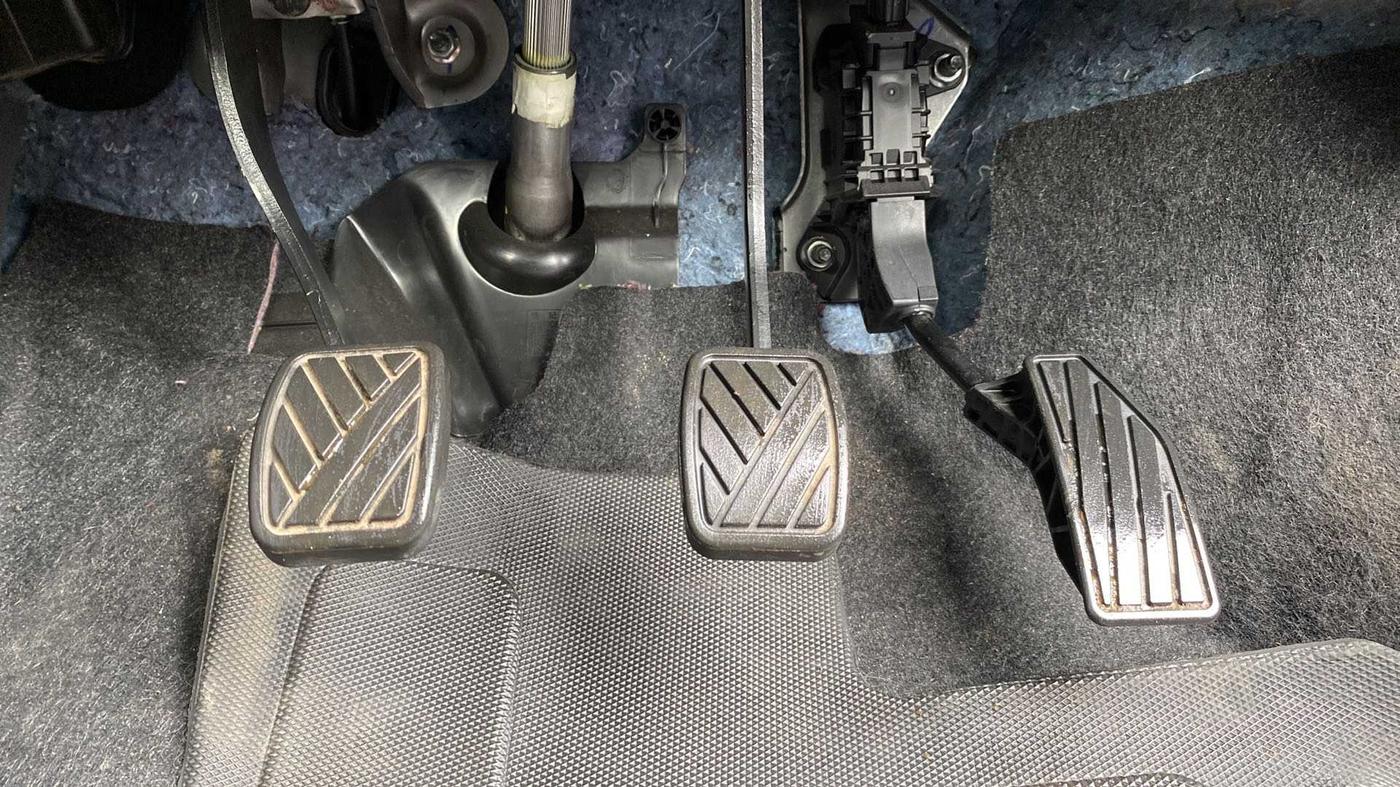 2022 Maruti Swift VXI, Petrol, Manual, 1,775 km, Pedals