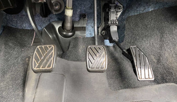 2022 Maruti Swift VXI, Petrol, Manual, 1,775 km, Pedals