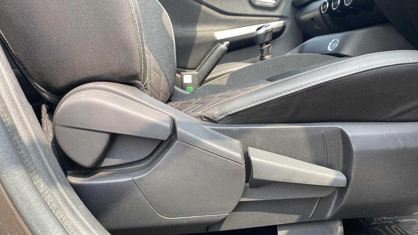 2021 Nissan MAGNITE XV PREMIUM, Petrol, Manual, 17,252 km, Driver Side Adjustment Panel