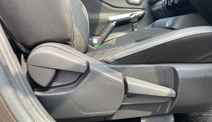 2021 Nissan MAGNITE XV PREMIUM, Petrol, Manual, 17,252 km, Driver Side Adjustment Panel