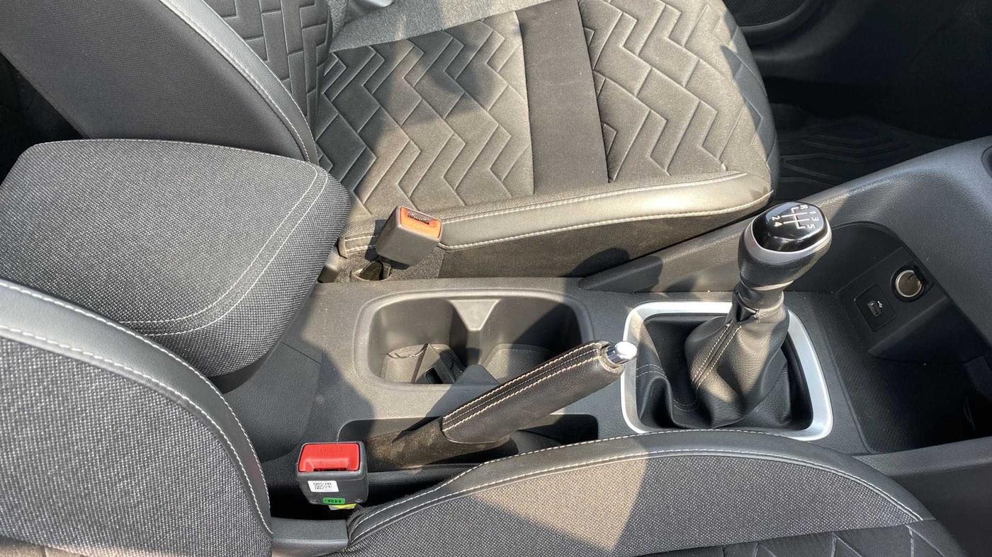 2021 Nissan MAGNITE XV PREMIUM, Petrol, Manual, 17,252 km, Gear Lever