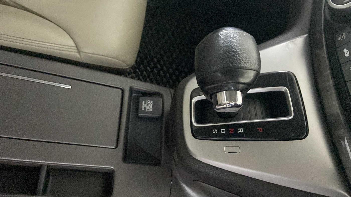 2018 Honda CRV 2.4L 2WD AT, Petrol, Automatic, 27,113 km, Gear Lever