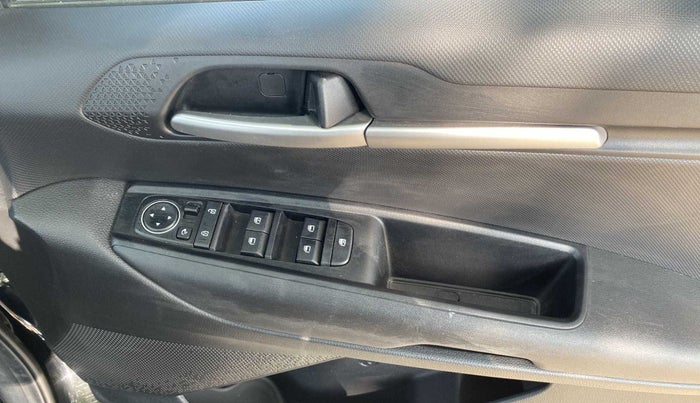 2022 KIA SONET HTK PLUS 1.0 IMT, Petrol, Manual, 4,771 km, Driver Side Door Panels Control