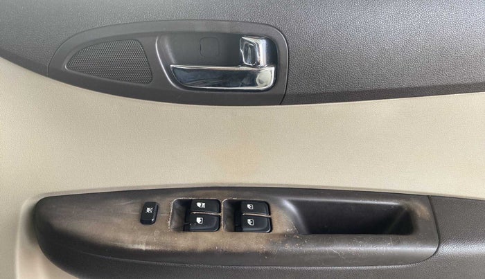 2011 Hyundai i20 MAGNA 1.4 CRDI, Diesel, Manual, 81,095 km, Driver Side Door Panels Control