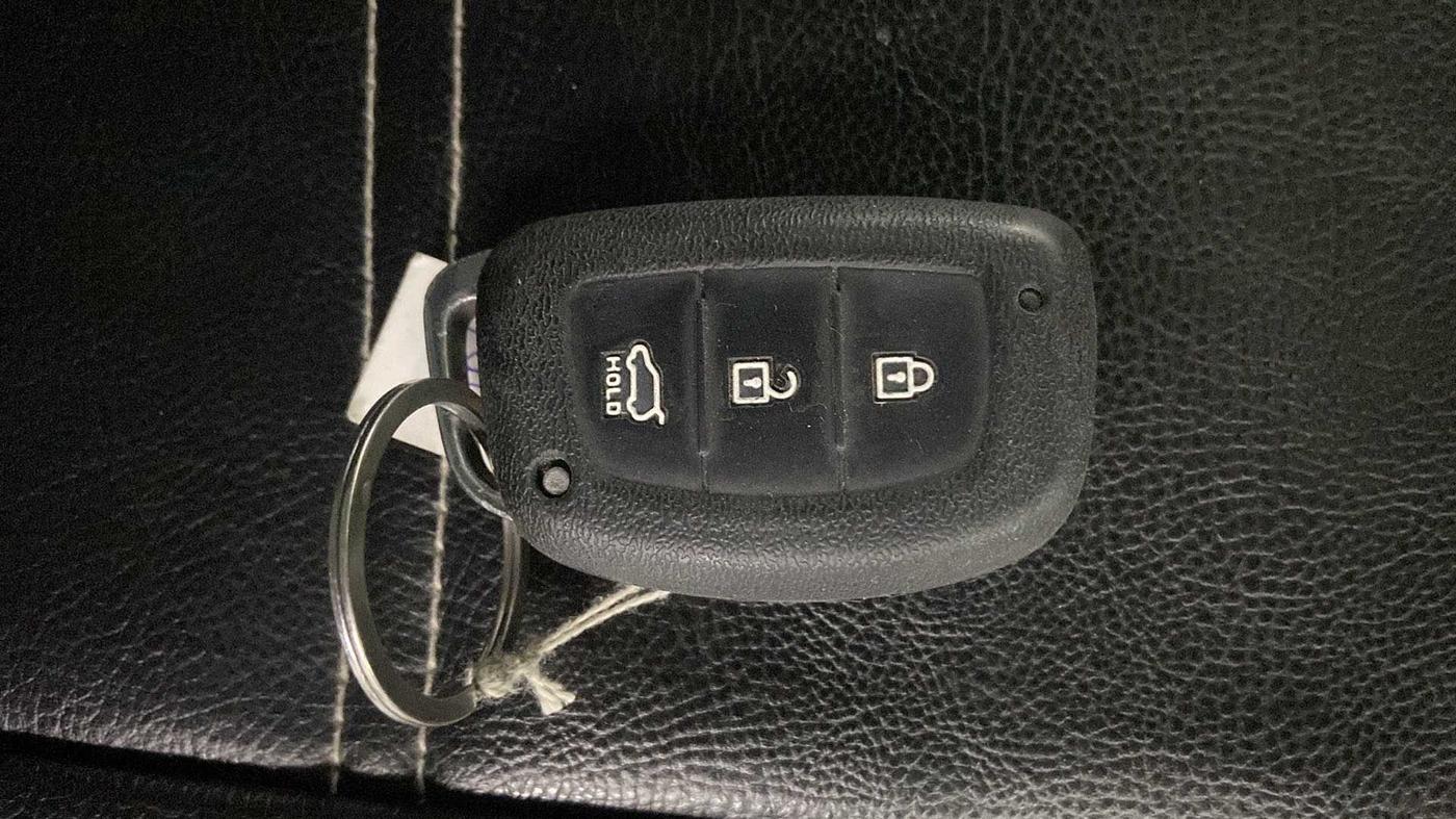 2016 Hyundai Grand i10 ASTA (O) 1.2 KAPPA VTVT, Petrol, Manual, 62,064 km, Key Close Up