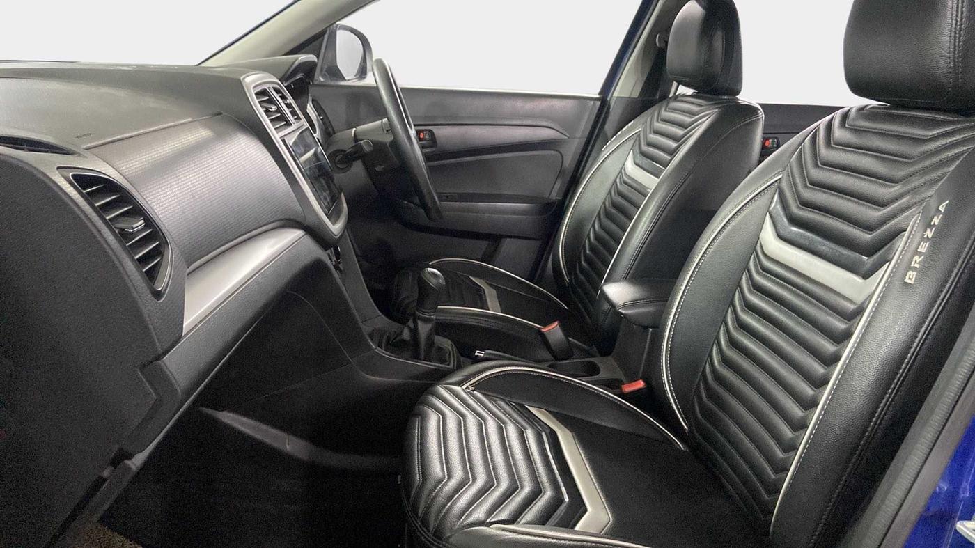2021 Maruti Vitara Brezza LXI, Petrol, Manual, 34,762 km, Right Side Front Door Cabin