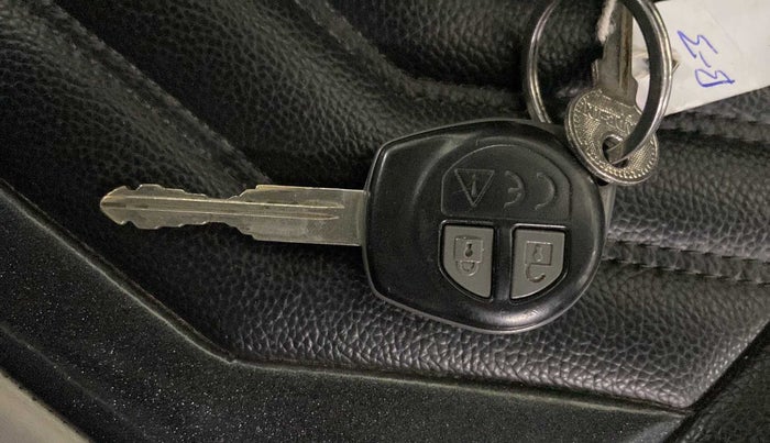 2021 Maruti Vitara Brezza LXI, Petrol, Manual, 34,762 km, Key Close Up