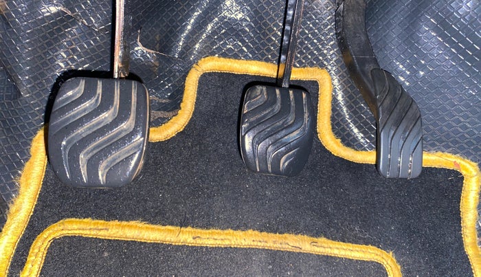 2017 Renault Kwid RXL 1.0, Petrol, Manual, 1,17,575 km, Pedals