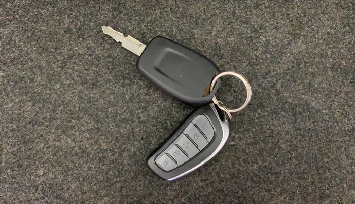 2017 Renault Kwid RXL 1.0, Petrol, Manual, 1,17,575 km, Key Close Up