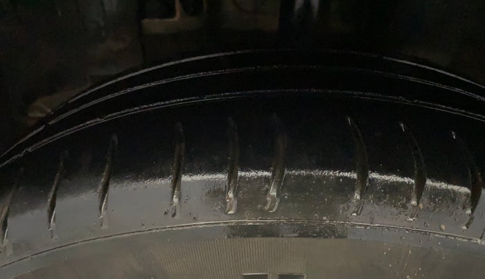 2017 Renault Kwid RXL 1.0, Petrol, Manual, 1,17,575 km, Left Front Tyre Tread