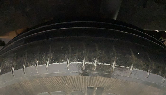 2017 Renault Kwid RXL 1.0, Petrol, Manual, 1,17,575 km, Left Rear Tyre Tread