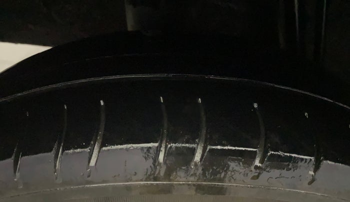 2017 Renault Kwid RXL 1.0, Petrol, Manual, 1,17,575 km, Right Rear Tyre Tread