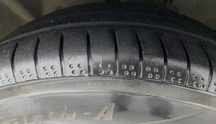 2015 Ford Ecosport TITANIUM 1.5L PETROL AT, Petrol, Automatic, 56,230 km, Left Front Tyre Tread