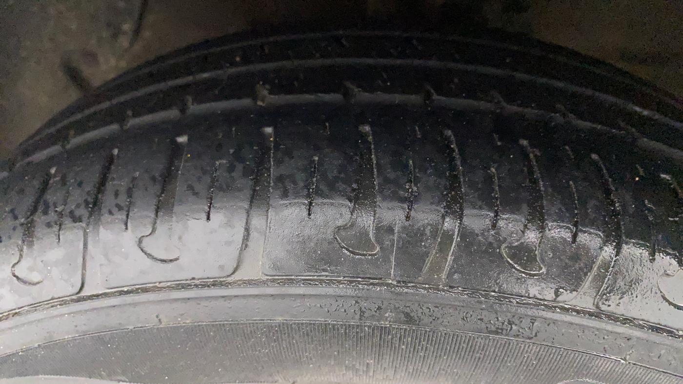 2016 Hyundai Grand i10 ASTA (O) AT 1.2 KAPPA VTVT, Petrol, Automatic, 86,254 km, Left Front Tyre Tread