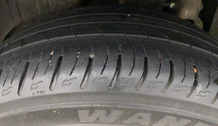 2020 Mahindra XUV300 W8 (O) 1.2 PETROL, Petrol, Manual, 33,672 km, Right Rear Tyre Tread