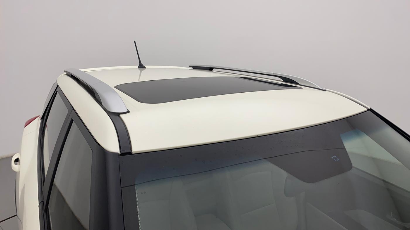 2020 Mahindra XUV300 W8 (O) 1.2 PETROL, Petrol, Manual, 33,672 km, Roof