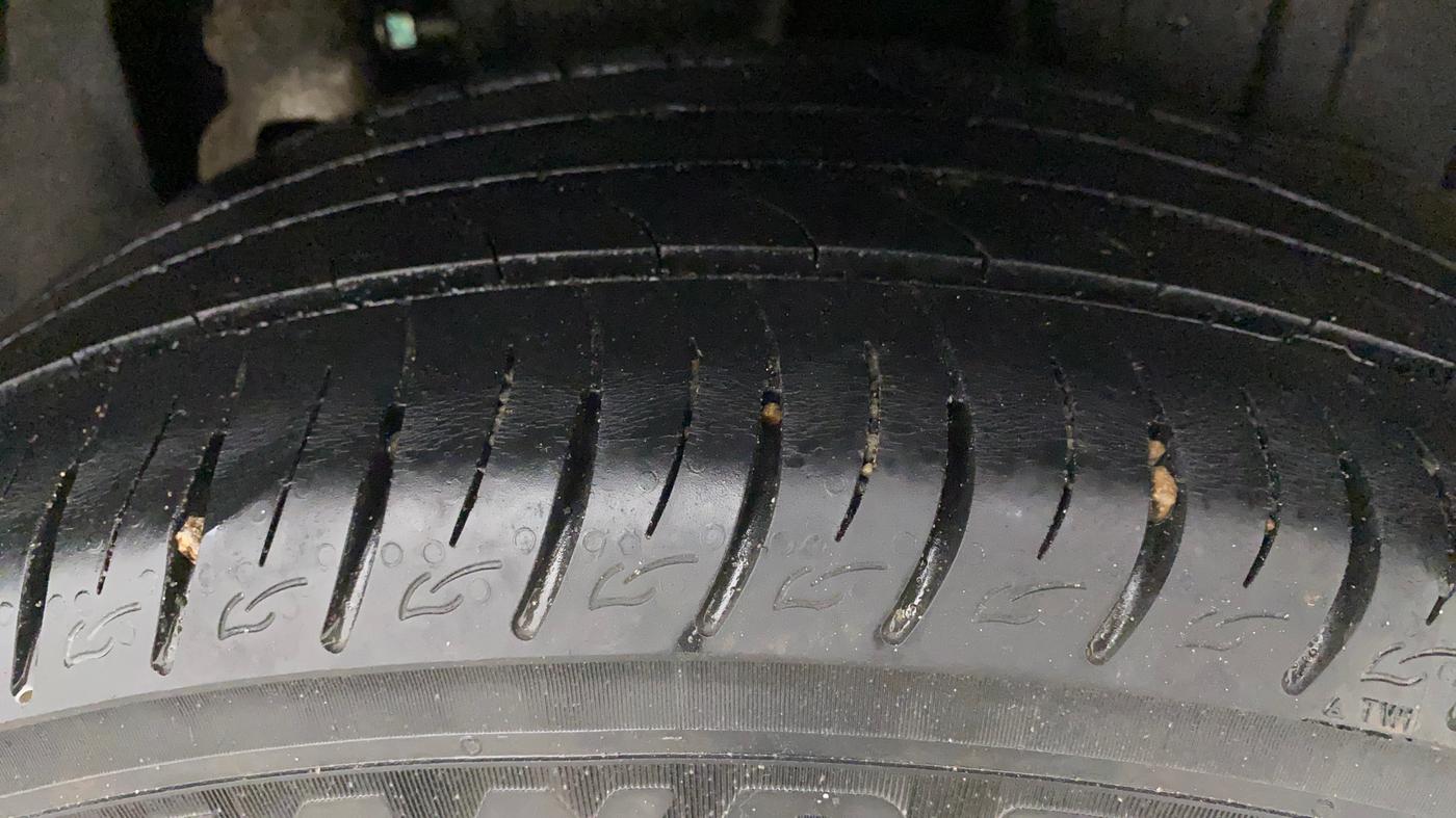 2020 Mahindra XUV300 W8 (O) 1.2 PETROL, Petrol, Manual, 33,672 km, Left Rear Tyre Tread
