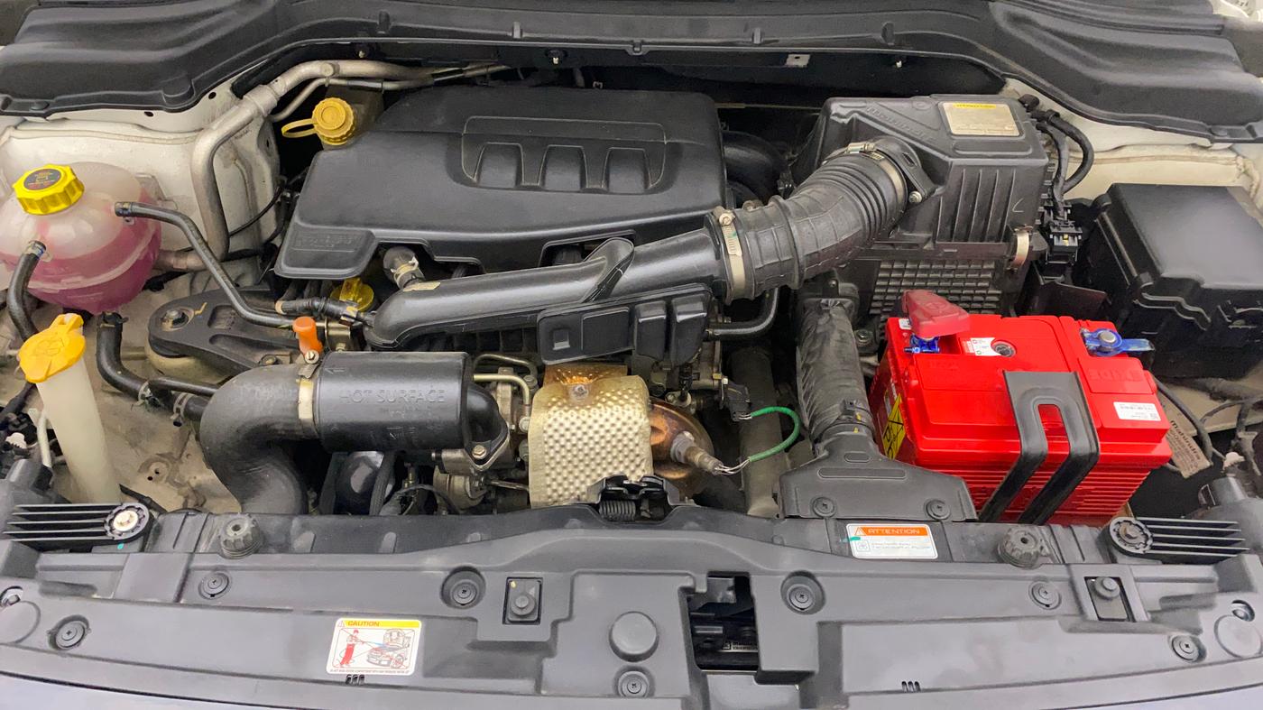 2020 Mahindra XUV300 W8 (O) 1.2 PETROL, Petrol, Manual, 33,672 km, Open Bonet
