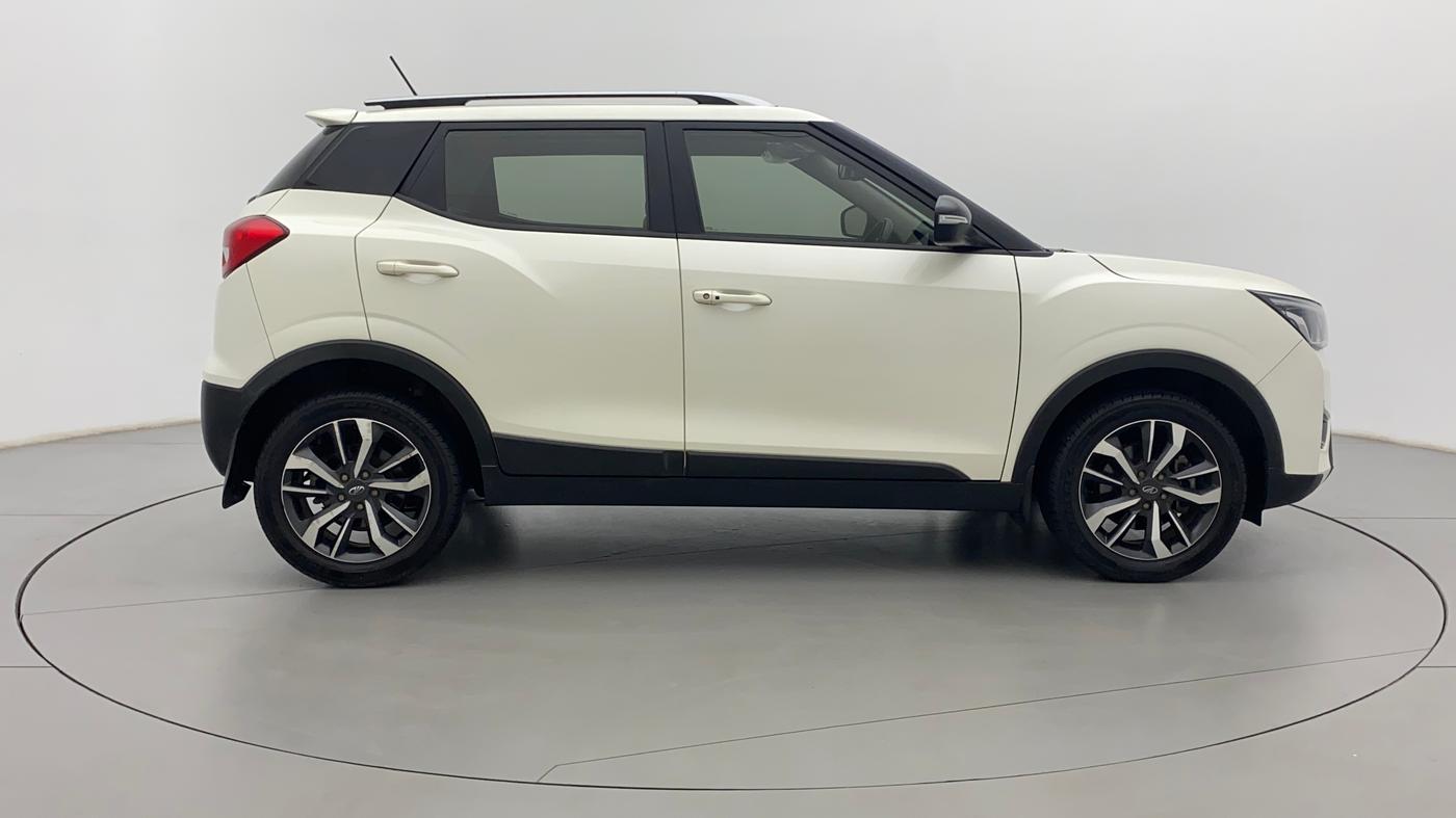 2020 Mahindra XUV300 W8 (O) 1.2 PETROL, Petrol, Manual, 33,672 km, Right Side View
