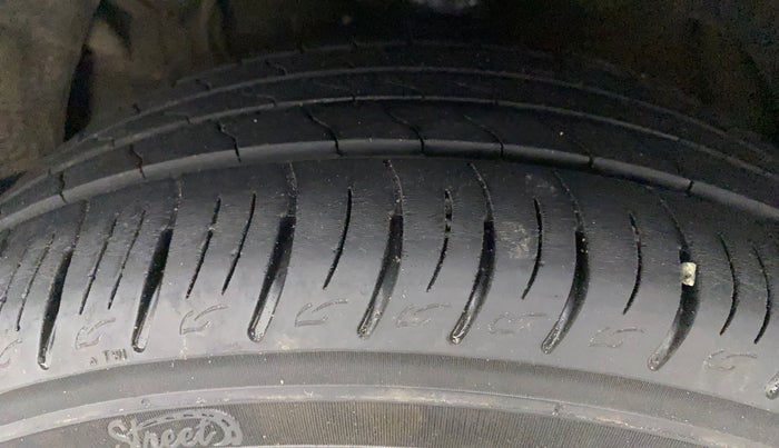2020 Mahindra XUV300 W8 (O) 1.2 PETROL, Petrol, Manual, 33,672 km, Left Front Tyre Tread
