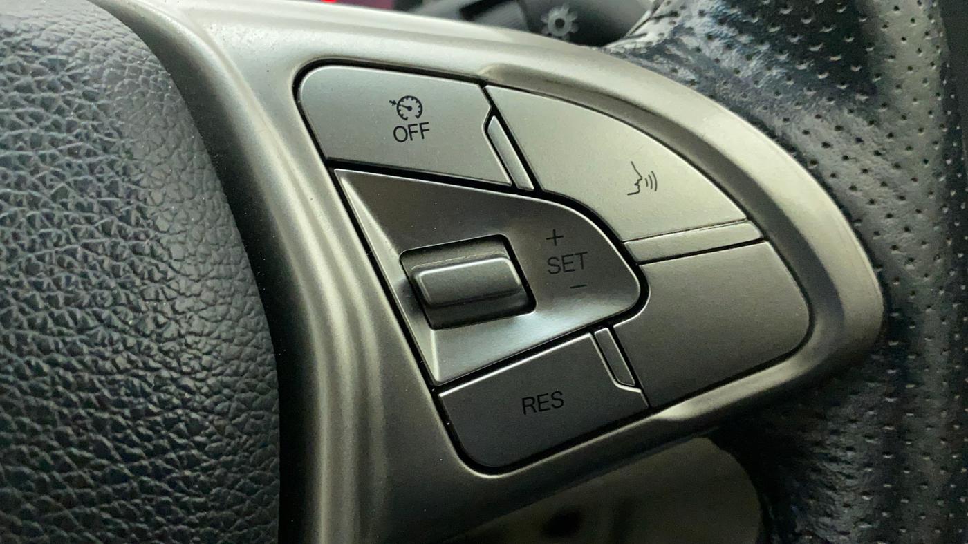 2020 Mahindra XUV300 W8 (O) 1.2 PETROL, Petrol, Manual, 33,672 km, Adaptive Cruise Control