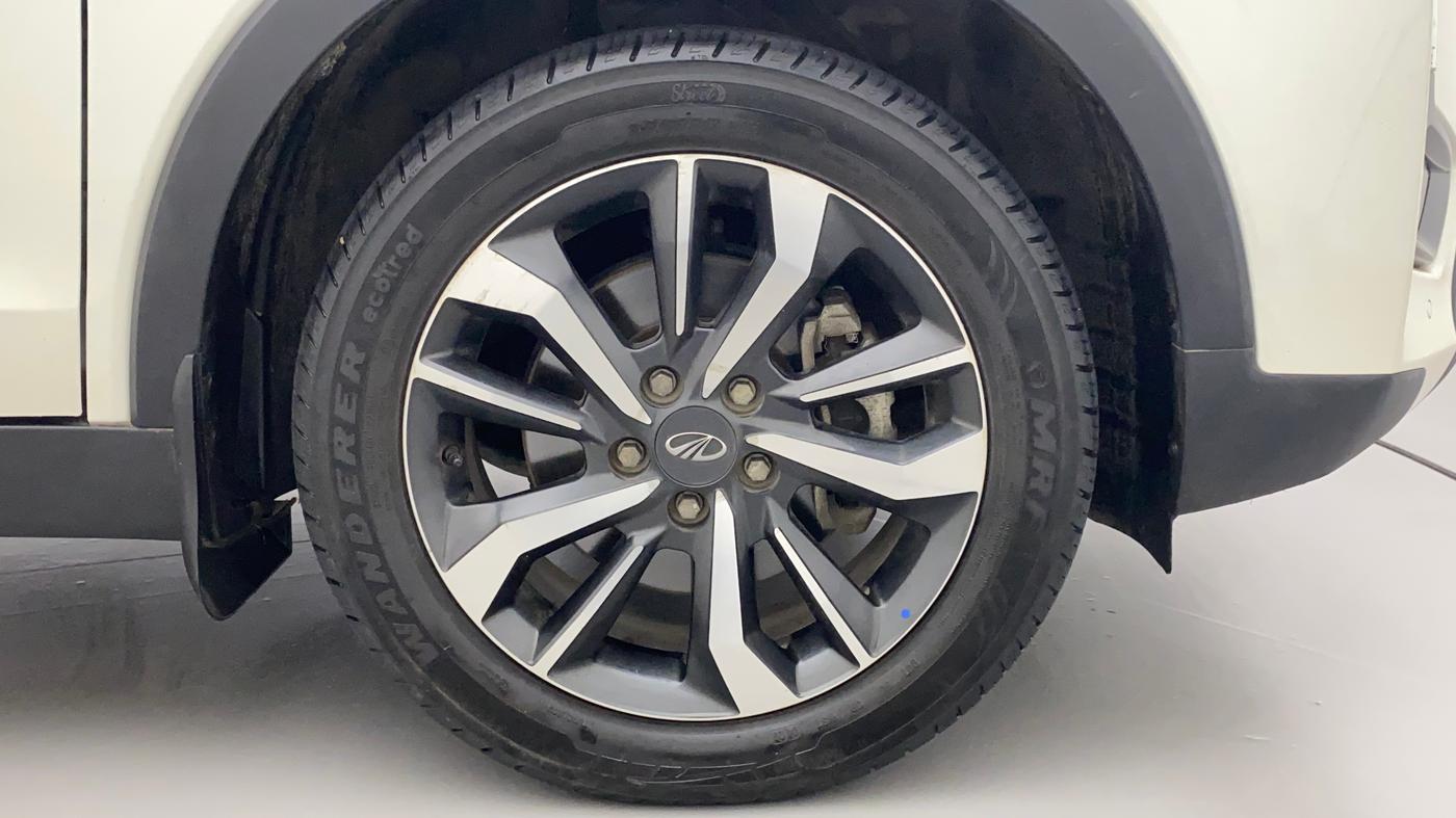 2020 Mahindra XUV300 W8 (O) 1.2 PETROL, Petrol, Manual, 33,672 km, Right Front Wheel