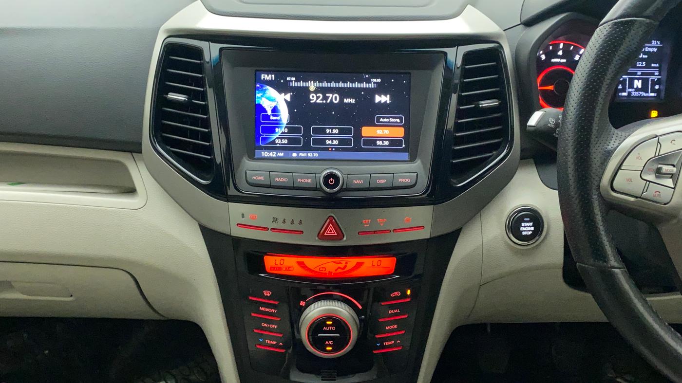 2020 Mahindra XUV300 W8 (O) 1.2 PETROL, Petrol, Manual, 33,672 km, Air Conditioner