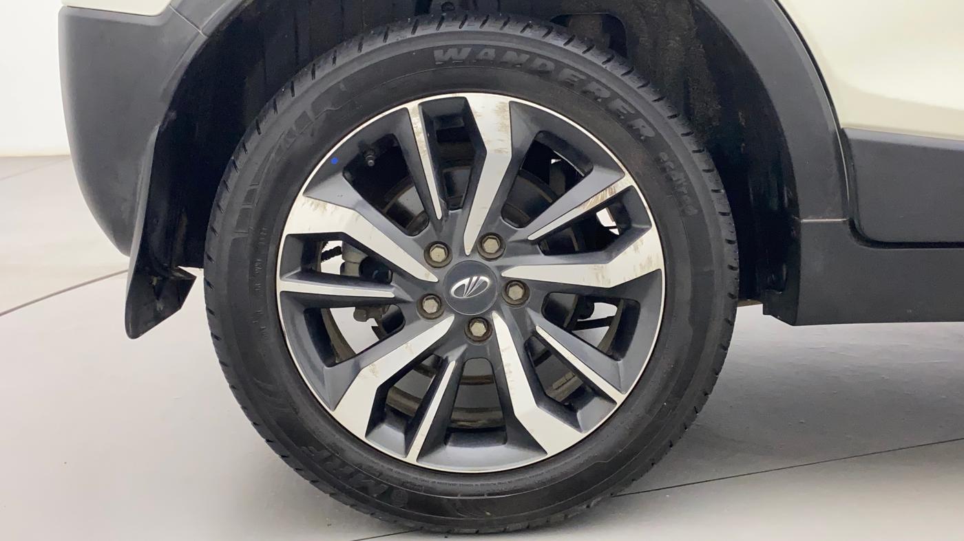 2020 Mahindra XUV300 W8 (O) 1.2 PETROL, Petrol, Manual, 33,672 km, Right Rear Wheel