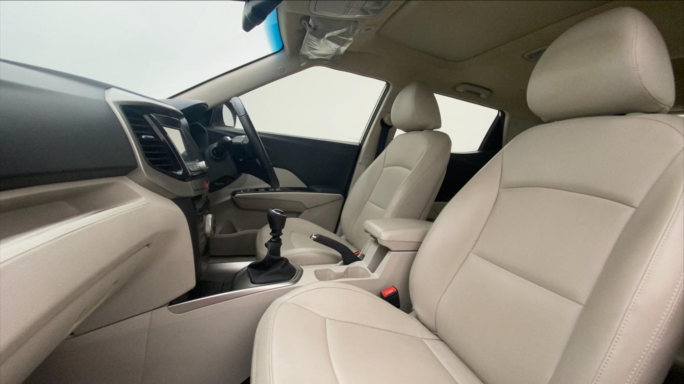2020 Mahindra XUV300 W8 (O) 1.2 PETROL, Petrol, Manual, 33,672 km, Right Side Front Door Cabin