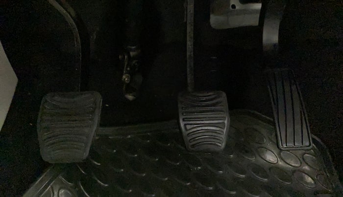 2020 Mahindra XUV300 W8 (O) 1.2 PETROL, Petrol, Manual, 33,672 km, Pedals