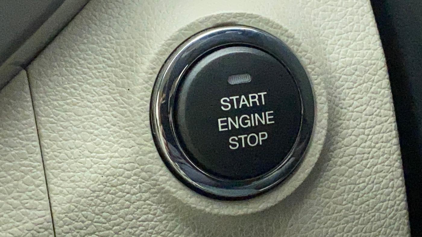 2020 Mahindra XUV300 W8 (O) 1.2 PETROL, Petrol, Manual, 33,672 km, Keyless Start/ Stop Button