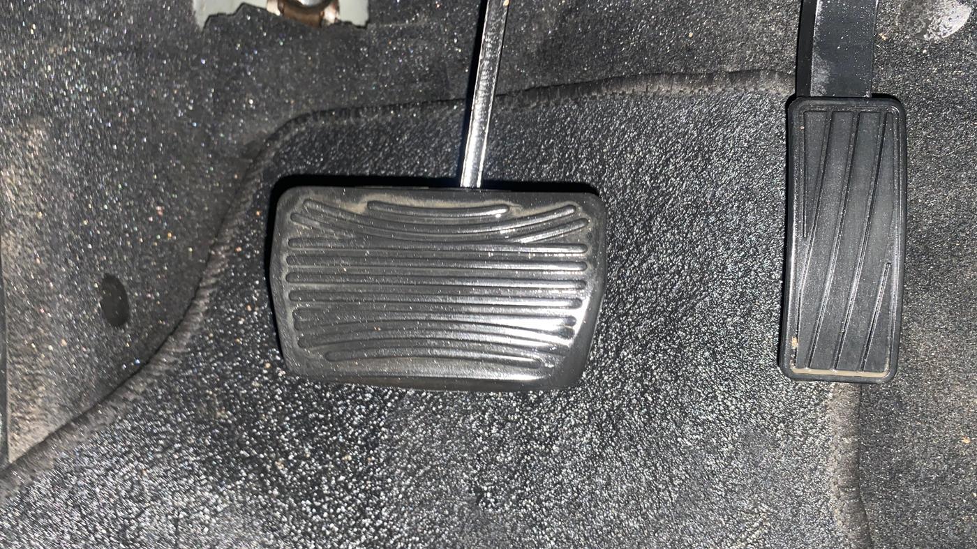2022 Mahindra XUV700 AX 7 P AT 7 STR, Petrol, Automatic, 62,111 km, Pedals