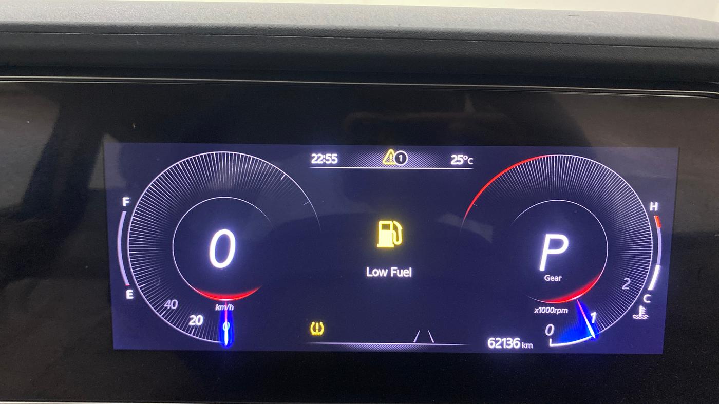 2022 Mahindra XUV700 AX 7 P AT 7 STR, Petrol, Automatic, 62,111 km, Odometer Image