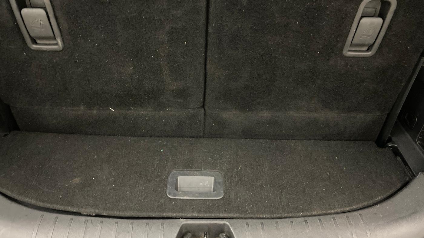 2022 Mahindra XUV700 AX 7 P AT 7 STR, Petrol, Automatic, 62,111 km, Boot Inside