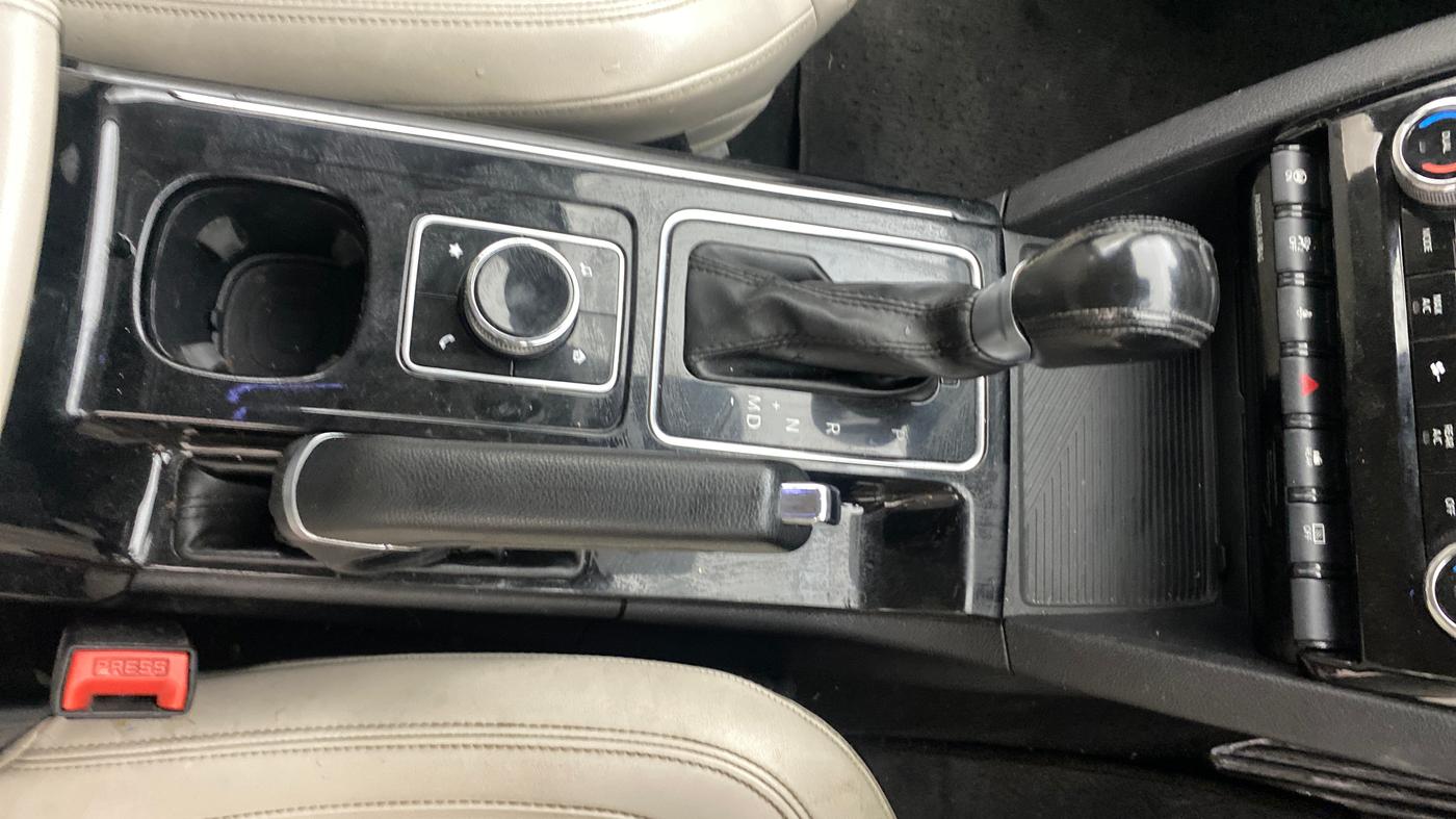 2022 Mahindra XUV700 AX 7 P AT 7 STR, Petrol, Automatic, 62,111 km, Gear Lever
