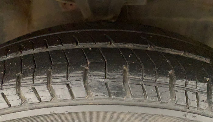 2012 Hyundai i10 MAGNA 1.2, Petrol, Manual, 52,736 km, Right Front Tyre Tread