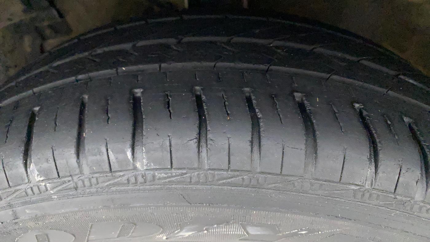 2016 Maruti Swift Dzire ZDI AMT, Diesel, Automatic, 64,024 km, Left Front Tyre Tread