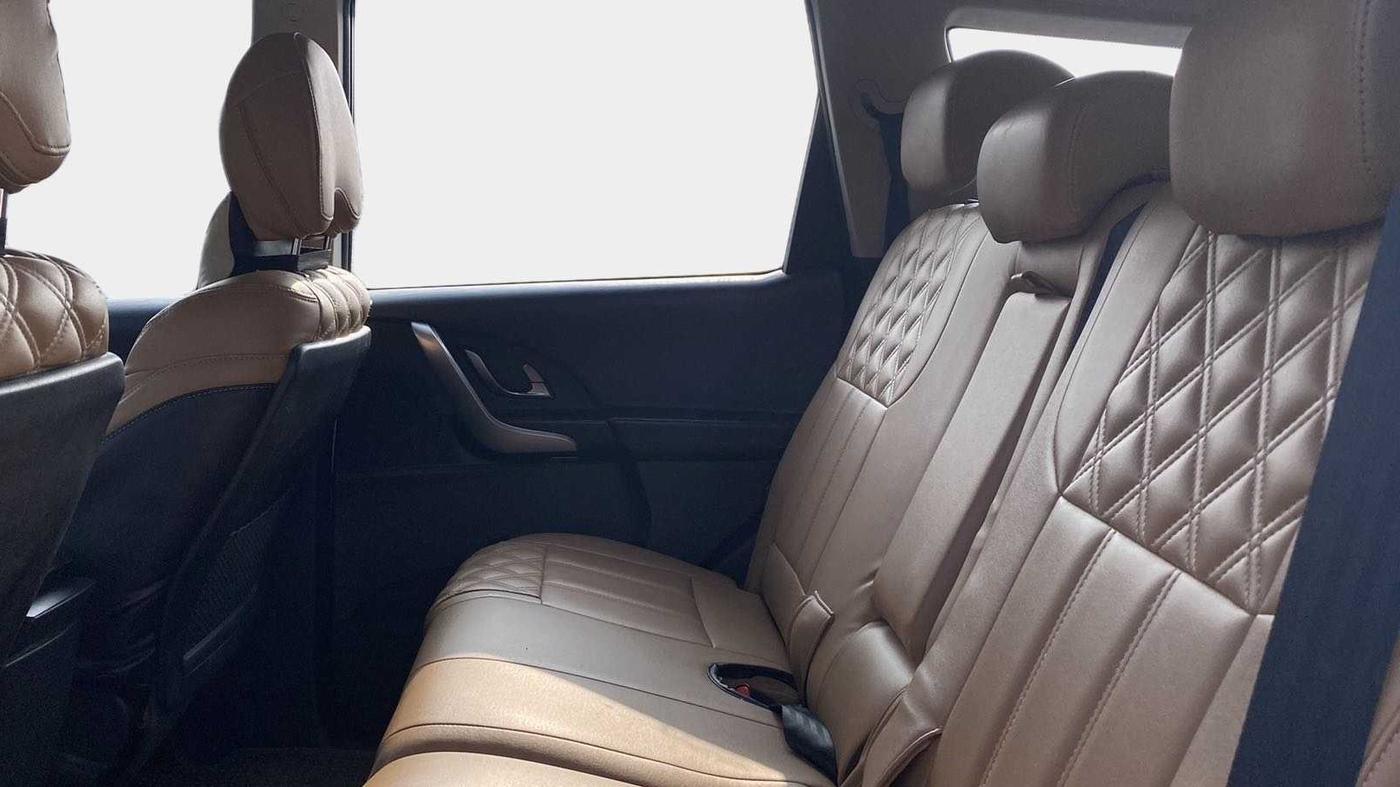 2019 Mahindra XUV500 W7, Diesel, Manual, 35,632 km, Right Side Rear Door Cabin