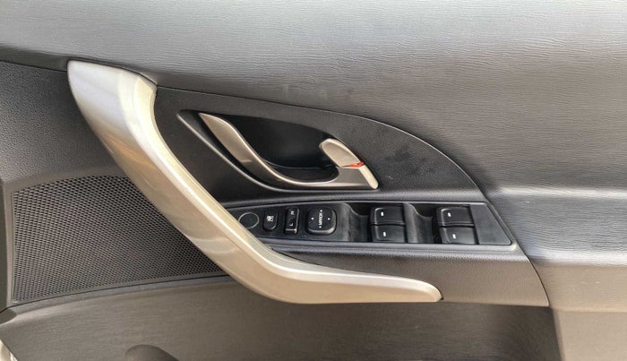 2019 Mahindra XUV500 W7, Diesel, Manual, 35,632 km, Driver Side Door Panels Control