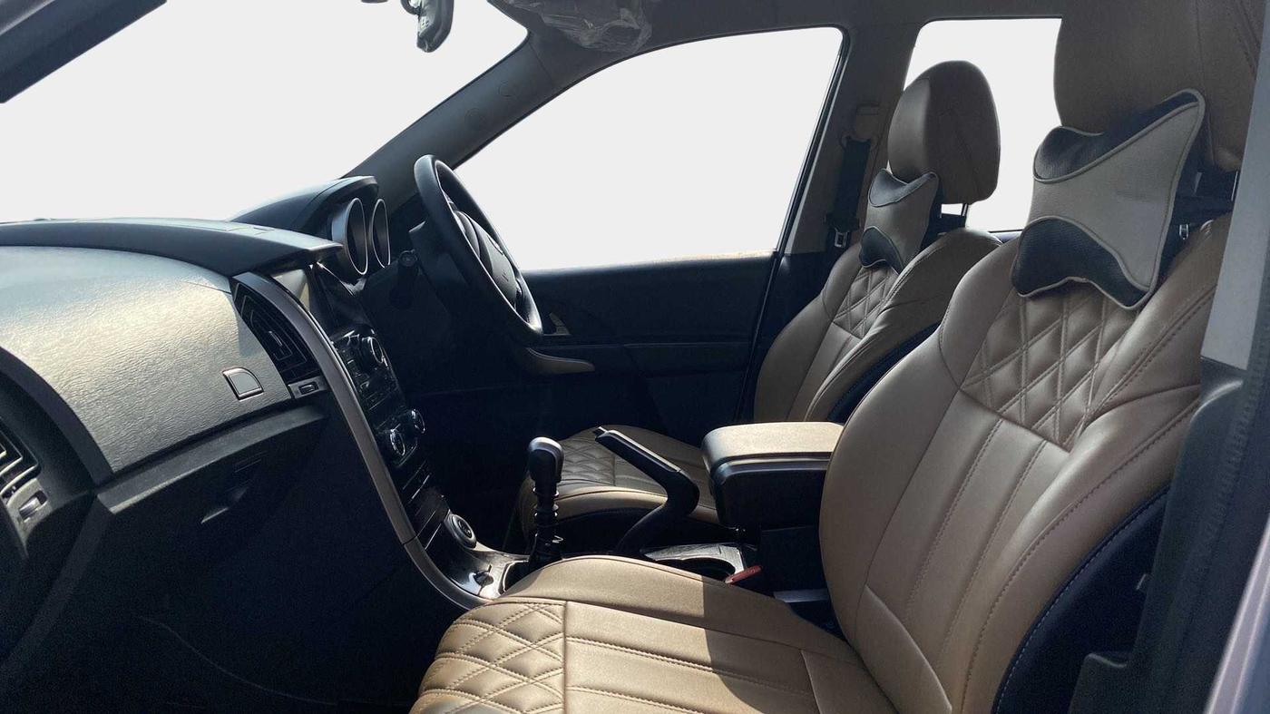 2019 Mahindra XUV500 W7, Diesel, Manual, 35,632 km, Right Side Front Door Cabin